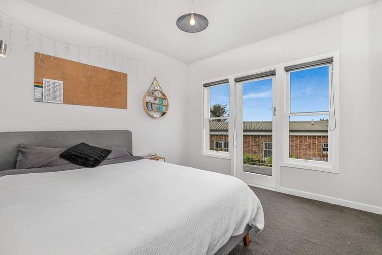 Photo of property in 10 Currey Crescent, Milford, Auckland, 0620