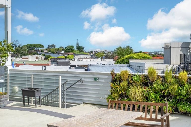 Photo of property in 3/5 Cook Street, Howick, Auckland, 2014