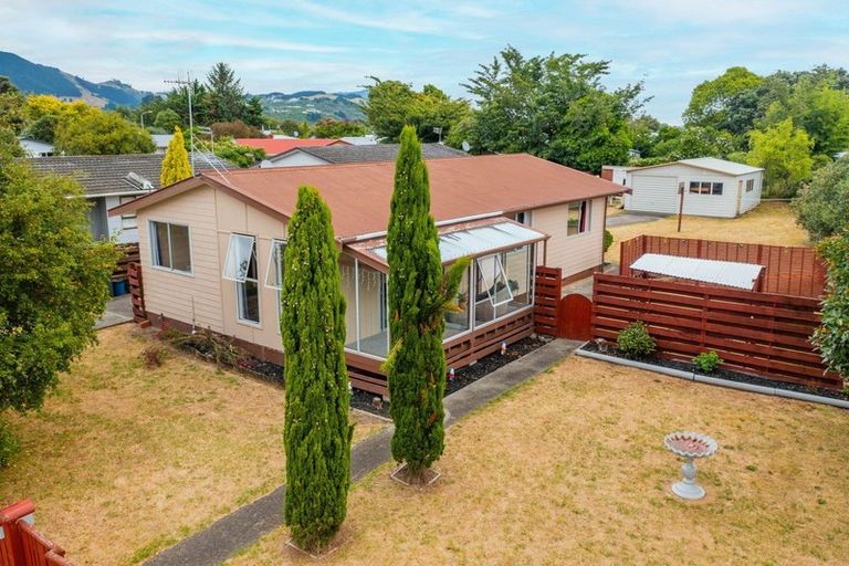 Photo of property in 9 Cypress Grove, Paraparaumu, 5032