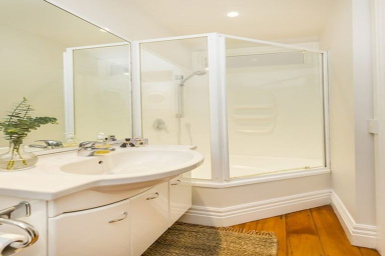 Photo of property in 2/246 The Terrace, Wellington Central, Wellington, 6011