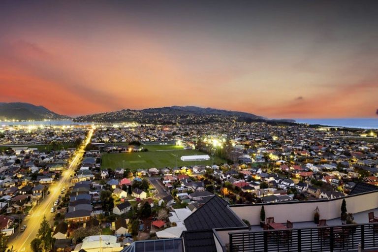 Photo of property in 77 Easther Crescent, Kew, Dunedin, 9012