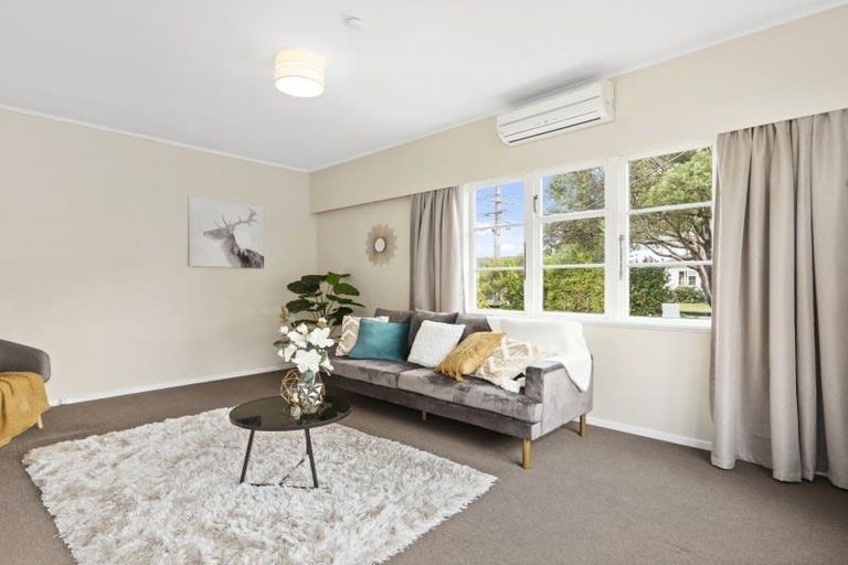 Photo of property in 6 Durham Crescent, Fairfield, Lower Hutt, 5011