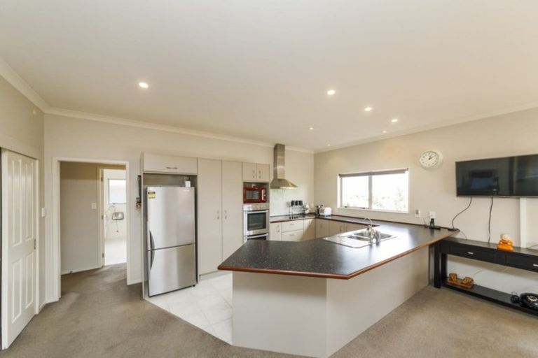 Photo of property in 116 Ruapehu Drive, Fitzherbert, Palmerston North, 4410