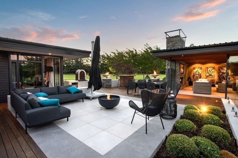 Photo of property in 455 Sawyers Arms Road, Harewood, Christchurch, 8051