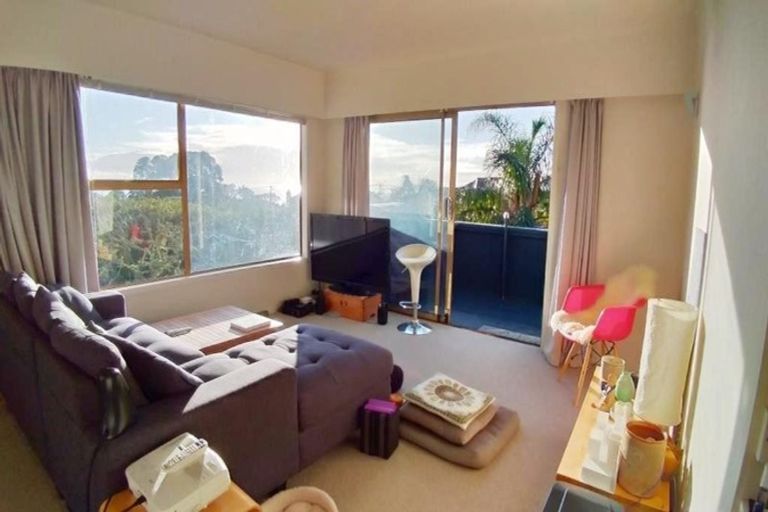 Photo of property in 2/3 Rahopara Street, Castor Bay, Auckland, 0620