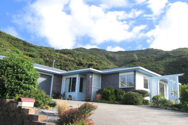 Photo of property in 11 Castlemaine Close, Karori, Wellington, 6012