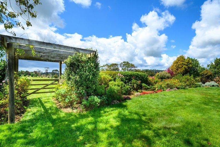 Photo of property in 30 Mahana Road, Waimauku, 0881