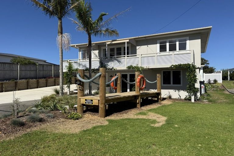 Photo of property in 15 Karoro Road, One Tree Point, 0118