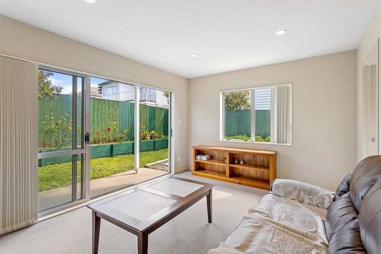 Photo of property in 12 Merlot Way, Te Atatu South, Auckland, 0610