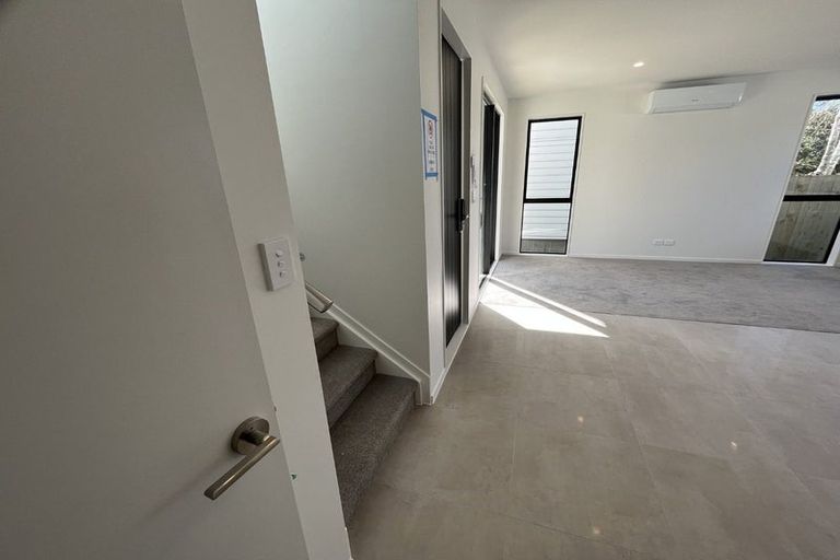 Photo of property in 10/535 Swanson Road, Ranui, Auckland, 0612