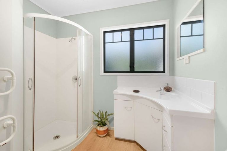 Photo of property in 6 Pararewa Drive, Whalers Gate, New Plymouth, 4310