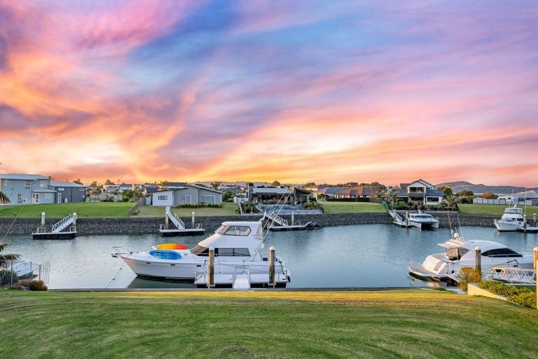 Photo of property in 10 Rauiri Drive, One Tree Point, 0118