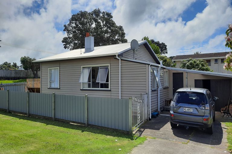 Photo of property in 98 Centennial Avenue, Waitara, 4320