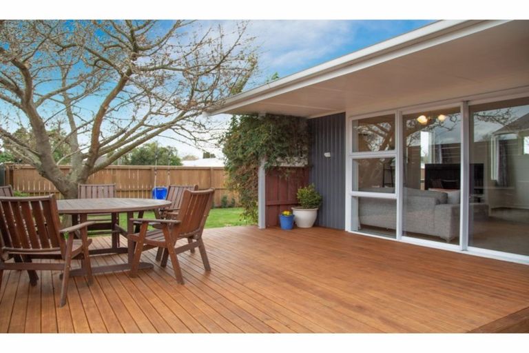 Photo of property in 127 Northcote Road, Northcote, Christchurch, 8052
