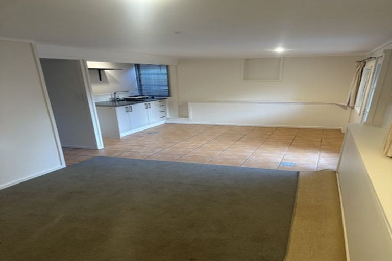 Photo of property in 26 Valley View Road, Glenfield, Auckland, 0629