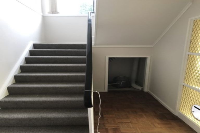 Photo of property in 6 Cherry Grove, Strathmore Park, Wellington, 6022