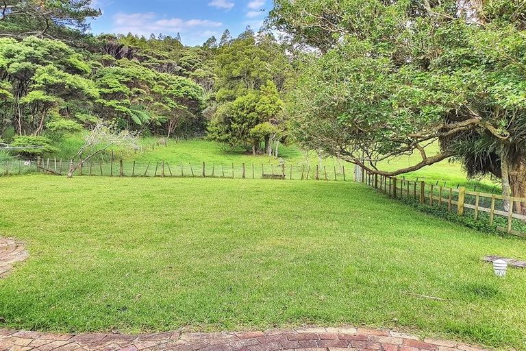 Photo of property in 161 Horsman Road, Waitakere, Henderson, 0782