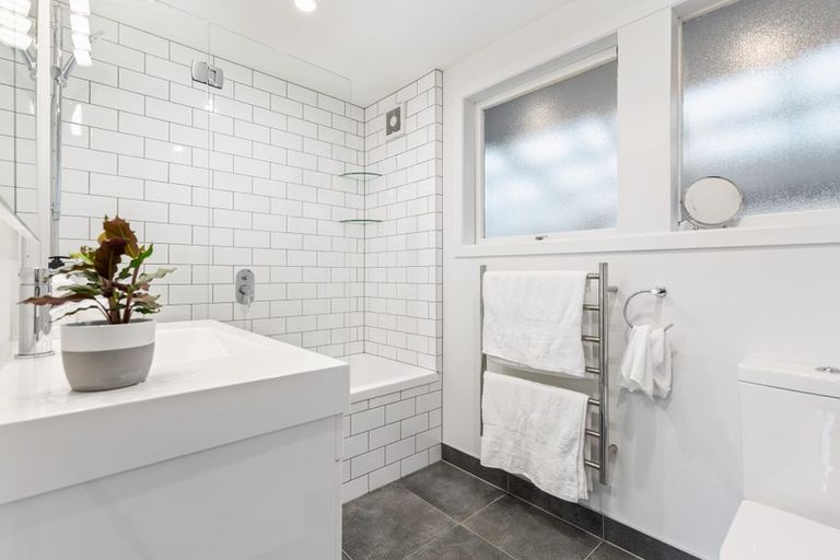 Photo of property in 3 Barberry Lane, Te Atatu Peninsula, Auckland, 0610