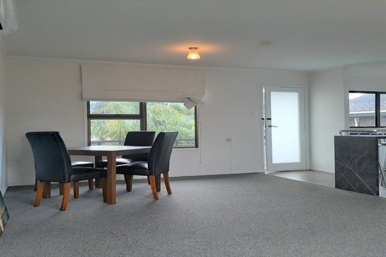 Photo of property in 2/59 Norwood Road, Bayswater, Auckland, 0622