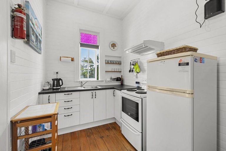 Photo of property in 22 Wallis Street, Raglan, 3225