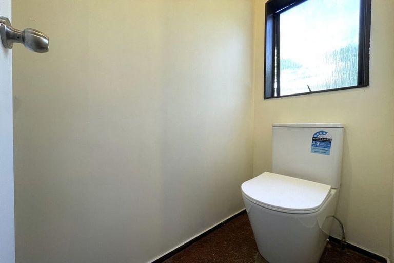 Photo of property in 1/64 Mirrabooka Avenue, Botany Downs, Auckland, 2010