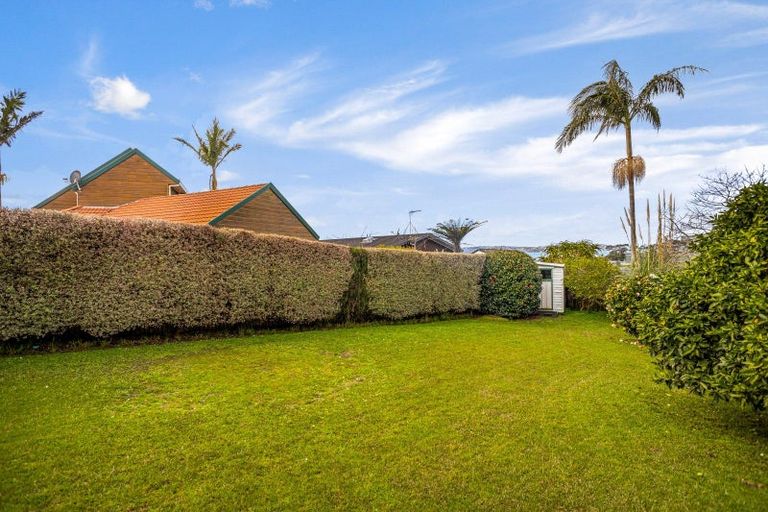 Photo of property in 4 Marlin Street, West Harbour, Auckland, 0618