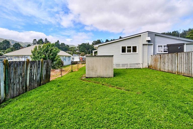 Photo of property in 24-26 Hanson Grove, Stokes Valley, Lower Hutt, 5019