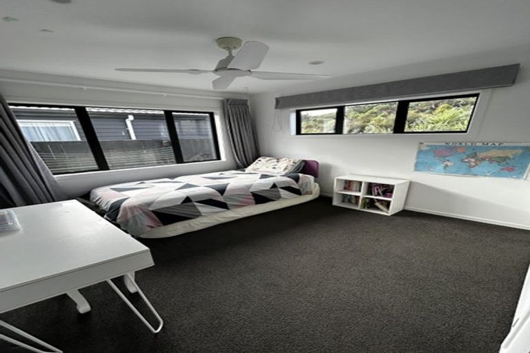 Photo of property in 33 Makete Crescent, Hobsonville, Auckland, 0618