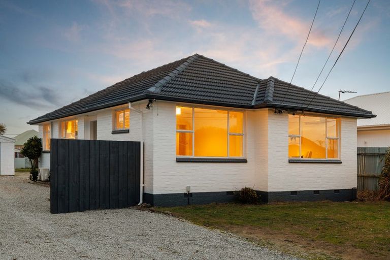 Photo of property in 15 Lyndhurst Crescent, Aranui, Christchurch, 8061