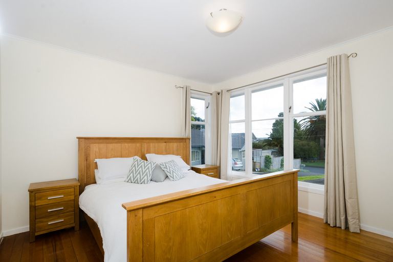 Photo of property in 38 Amberley Avenue, Te Atatu South, Auckland, 0610