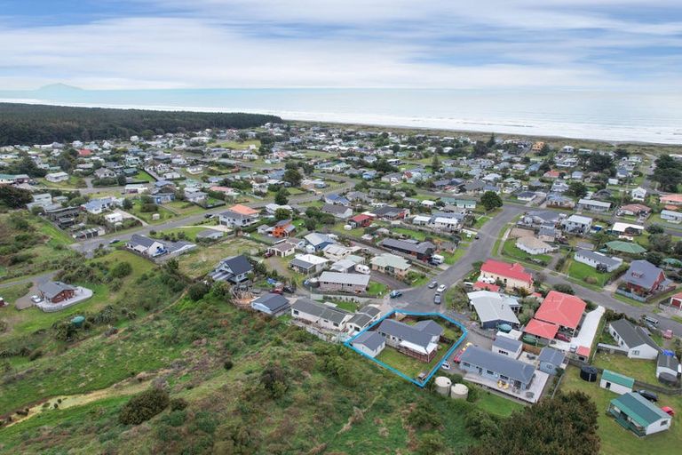 Photo of property in 14 Matakane Street, Waitarere Beach, Levin, 5510