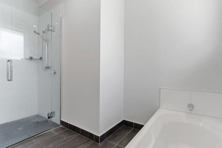 Photo of property in 33 Denny Hulme Drive, Mount Maunganui, 3116