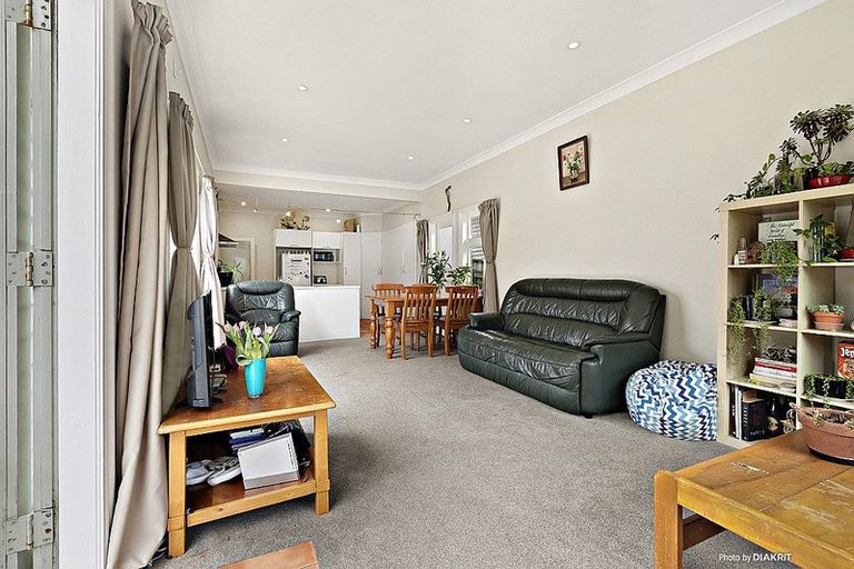 Photo of property in 16 Lonsdale Crescent, Rongotai, Wellington, 6022