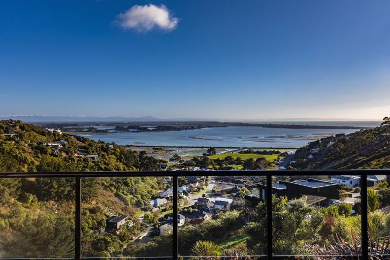 Photo of property in 15 Omeo Crescent, Redcliffs, Christchurch, 8081