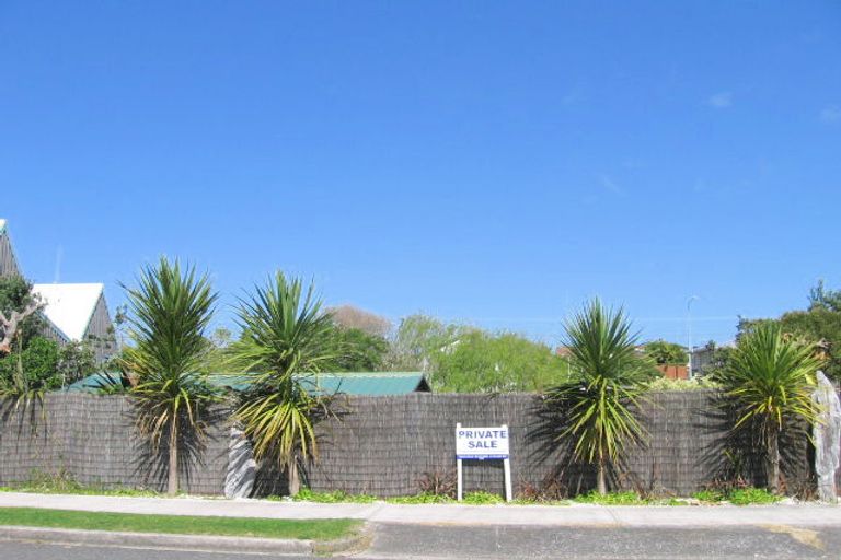 Photo of property in 28 Motiti Road, Papamoa Beach, Papamoa, 3118