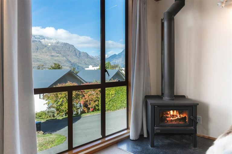 Photo of property in 1/4 Sainsbury Road, Fernhill, Queenstown, 9300