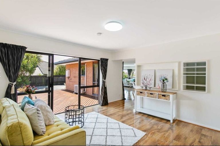 Photo of property in 52 Bluebird Crescent, Unsworth Heights, Auckland, 0632