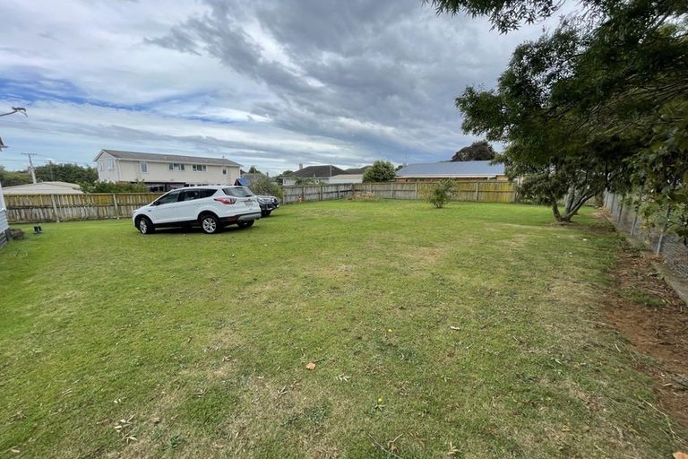 Photo of property in 64 Arimu Road, Papakura, 2110