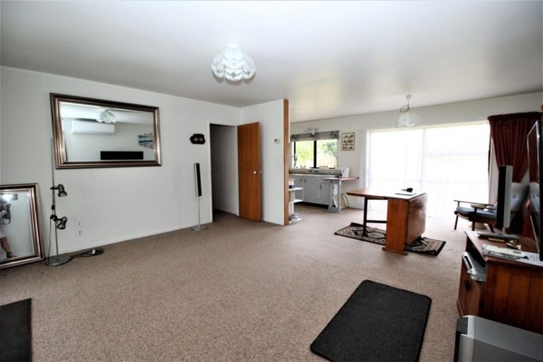 Photo of property in 11 Richardson Street, Woodville, 4920