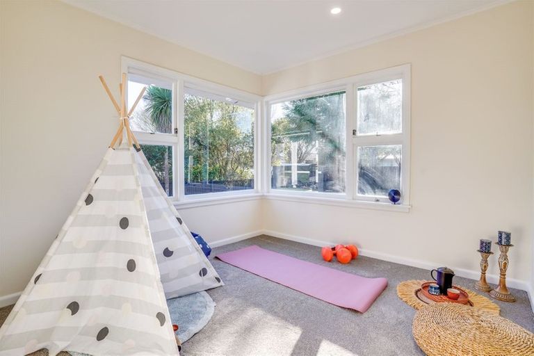 Photo of property in 5 Burnside Crescent, Burnside, Christchurch, 8053