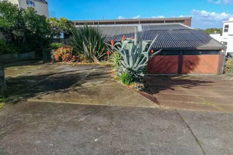 Photo of property in 13 Churchill Road, Murrays Bay, Auckland, 0630