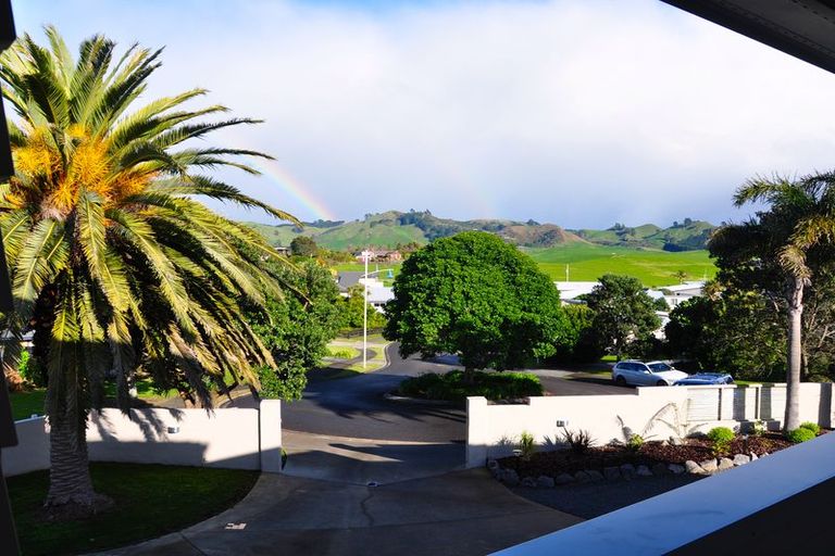 Photo of property in 30 Reo Crescent, Waihi Beach, 3611