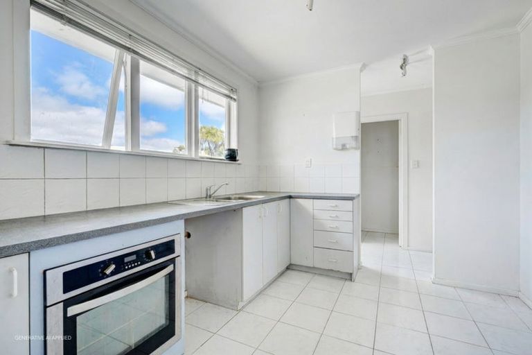 Photo of property in 39 Coniston Avenue, Te Atatu South, Auckland, 0610