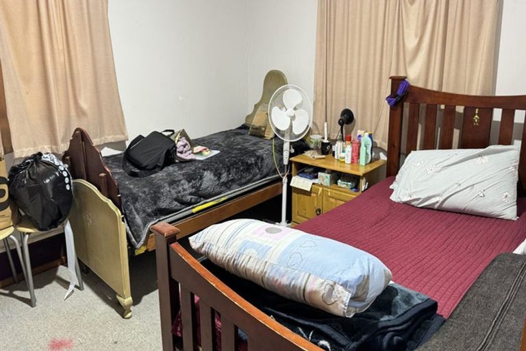 Photo of property in 72 Peach Road, Glenfield, Auckland, 0629