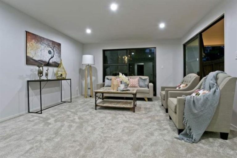 Photo of property in 158b East Coast Road, Forrest Hill, Auckland, 0620