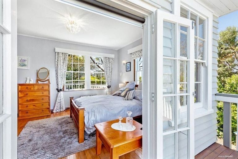 Photo of property in 103 Luckens Road, West Harbour, Auckland, 0618