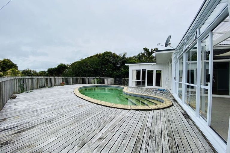 Photo of property in 156 Bleakhouse Road, Mellons Bay, Auckland, 2014