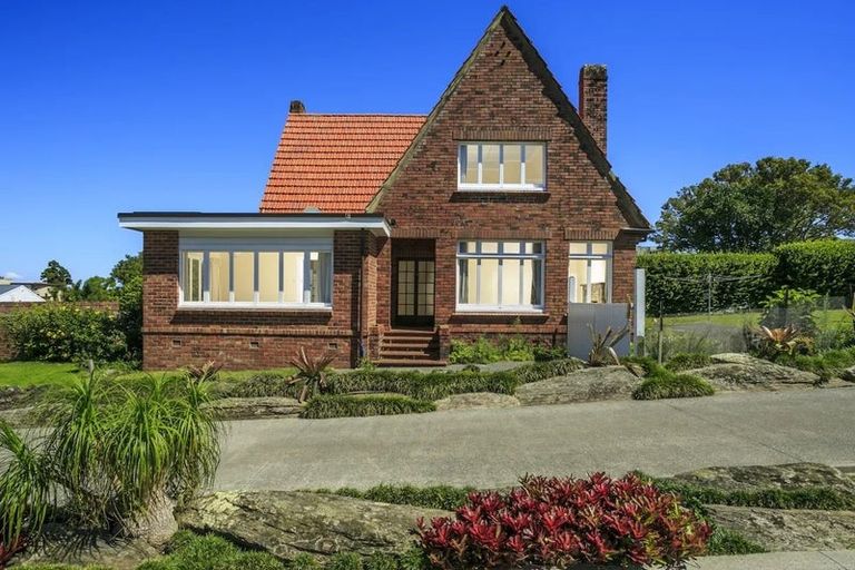 Photo of property in 200 Hurstmere Road, Takapuna, Auckland, 0622