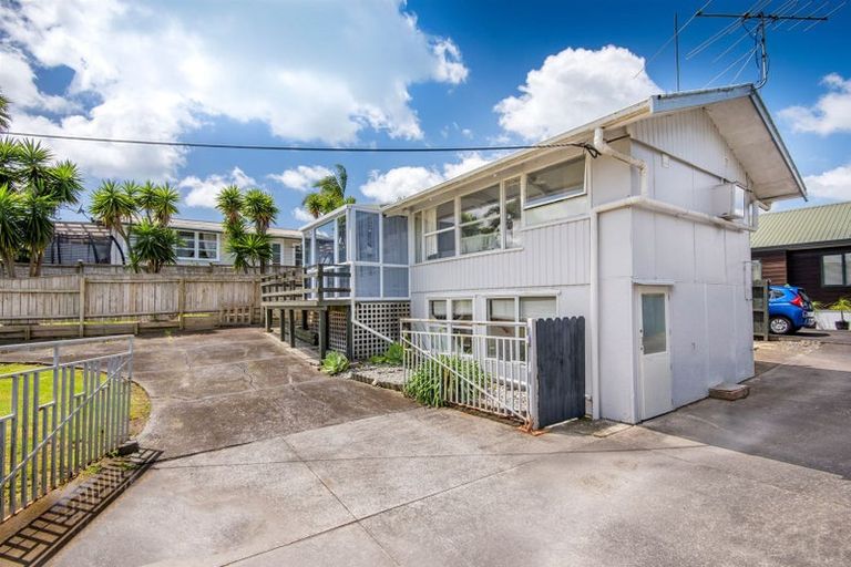 Photo of property in 20 Bay Street, Red Beach, 0932