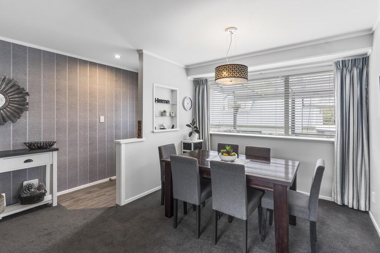 Photo of property in 61 Robbies Road, Shelly Park, Auckland, 2014